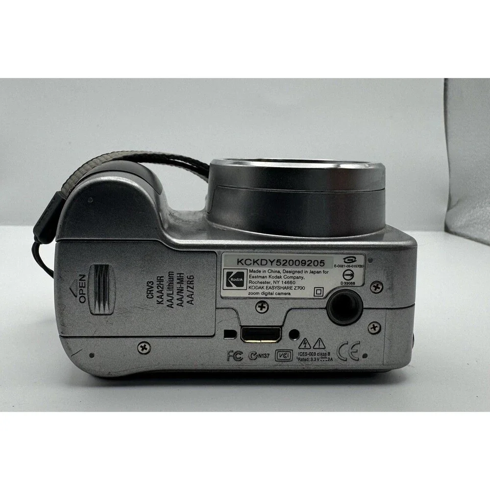 Kodak EasyShare Digital Camera Z700 4.0 MP 5x Optical Zoom Untested No Battery